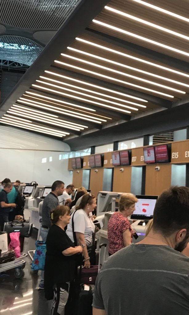 Abbildung 3 Welches Gewicht Der Koffer Haben Darf Hängt Meist Von Der Fluggesellschaft Ab. Ob Das Gepäck Einen Aufpreis Kostet Ist Von Der Gebuchten Kategorie Abhängig - Airportdetails